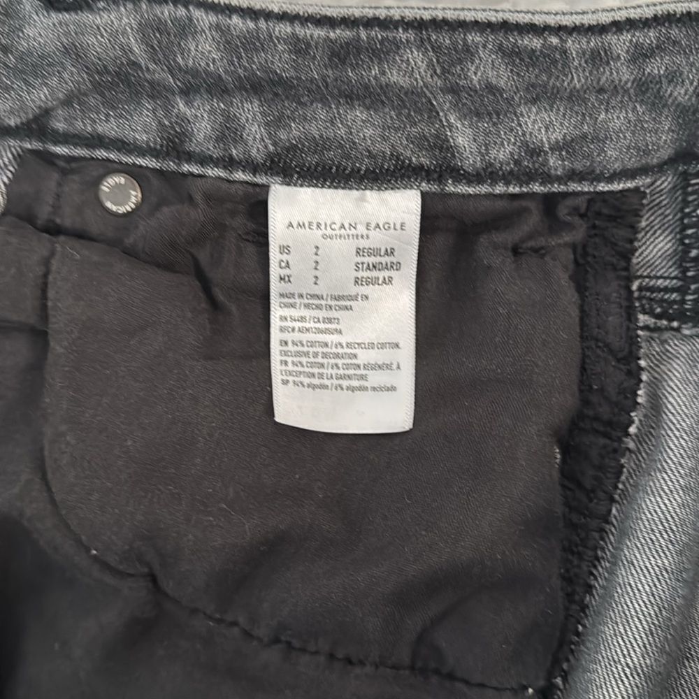 American Eagle Highest Rise Mom Jean Black Wash Distressed Jean Size 2 - Picture 8 of 13